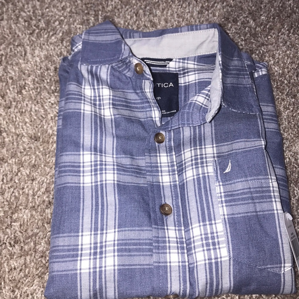 Long sleeve button - Picture 2 of 2